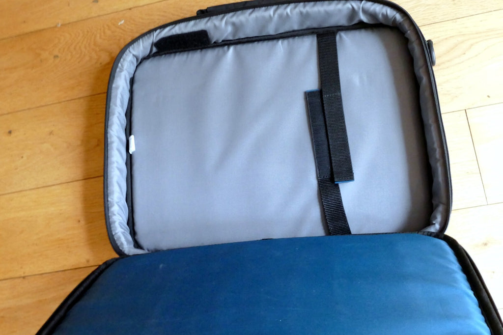 Case Logic 14" 15" 15.6" Laptop Attaché Bag in Black Sleeve SOFT CASE  06/09D