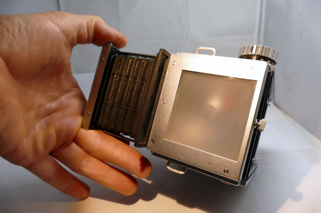 MAMIYA Mamiyaflex Professional TLR Film Camera Body - missing film back plate