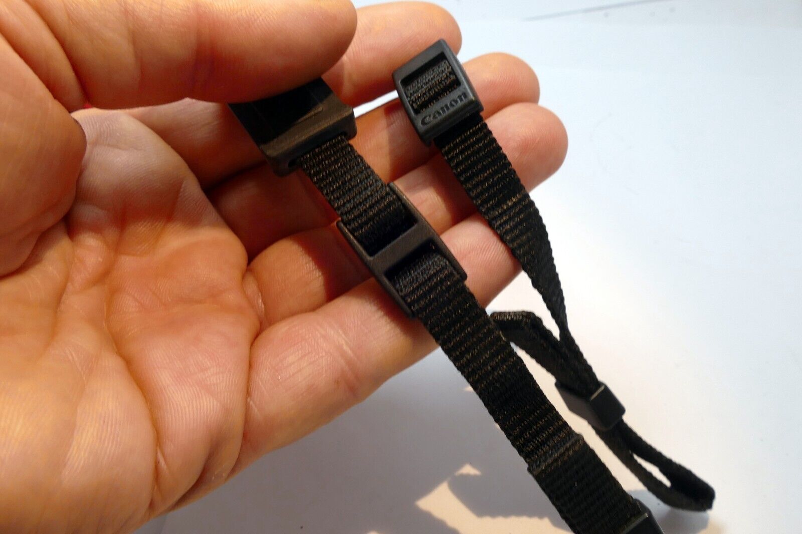 Canon EOS 5D Mark II Camera Shoulder Neck Strap Black-Red  -  Genuine OEM
