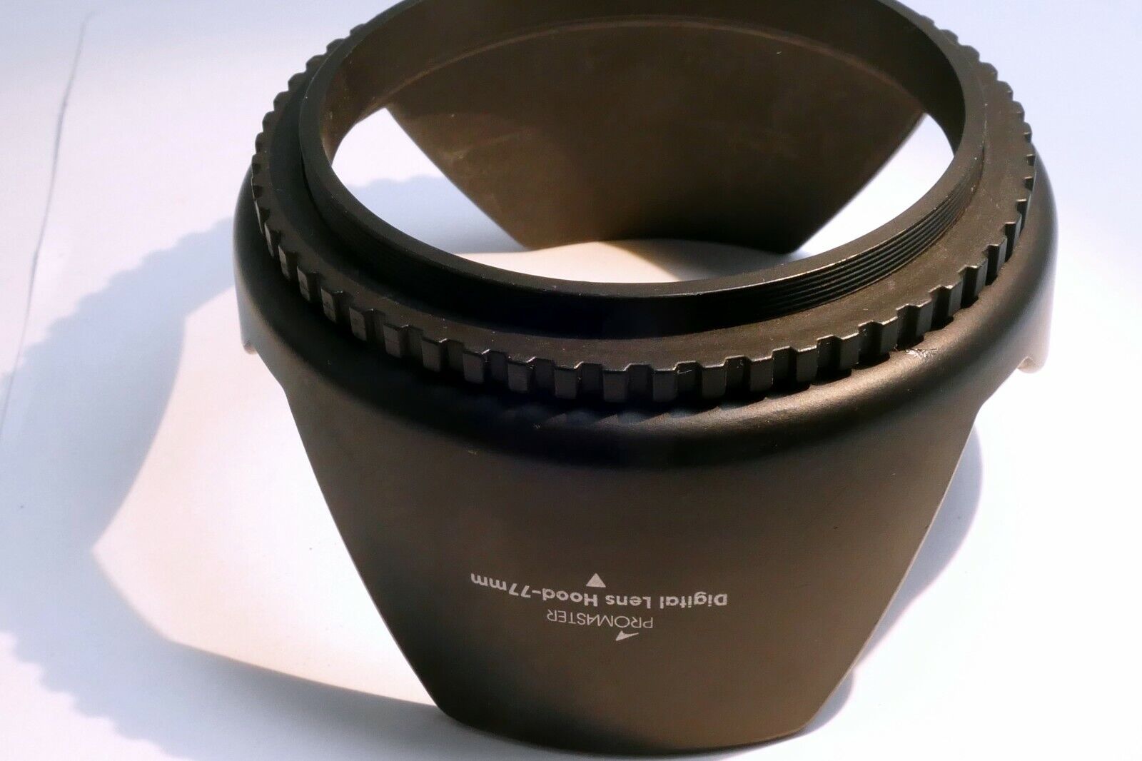 77mm Lens hood Shade screw in type for sturdy for 18-200mm