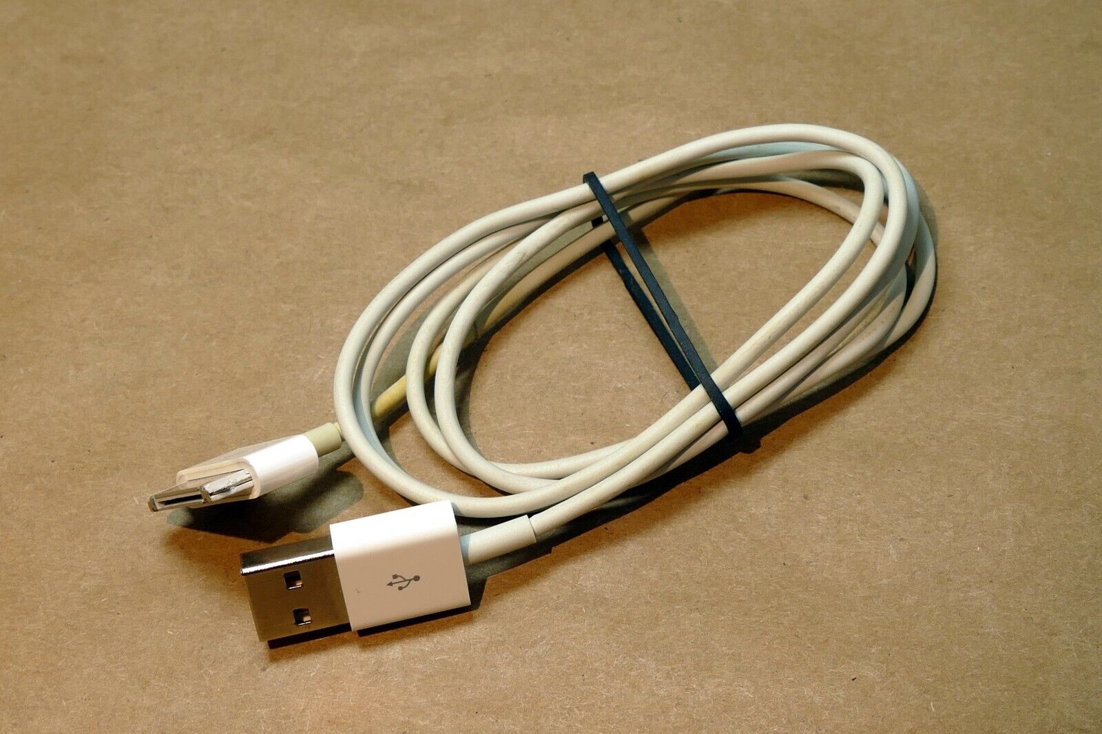 APPLE 30 PIN USB Sync Charging Cable iPod iPhone 3G 3GS 4 4S iPad - Genuine OEM