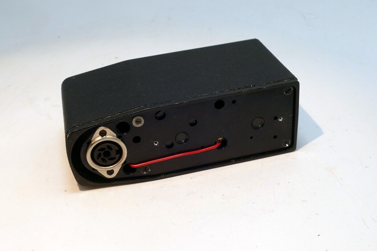 Hasselblad battery 46337 compartment for 500 EL X (missing plate on both sides)