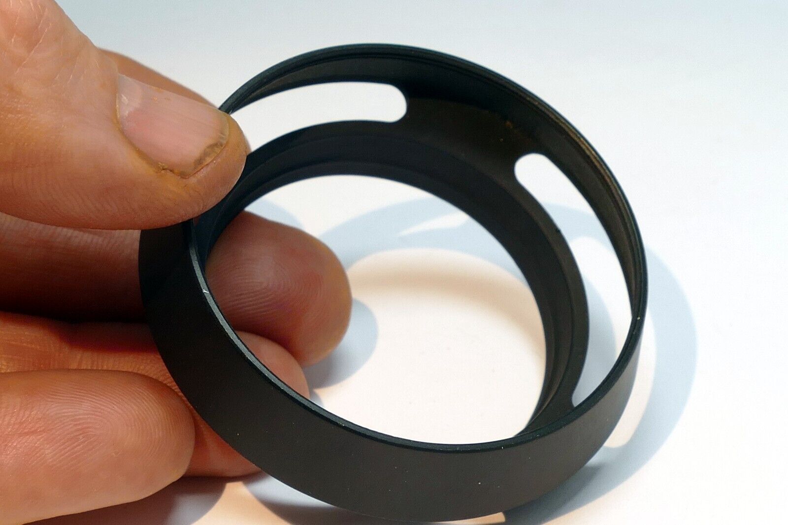 46mm Metal lens hood shade vented threaded screw in type for 5cm