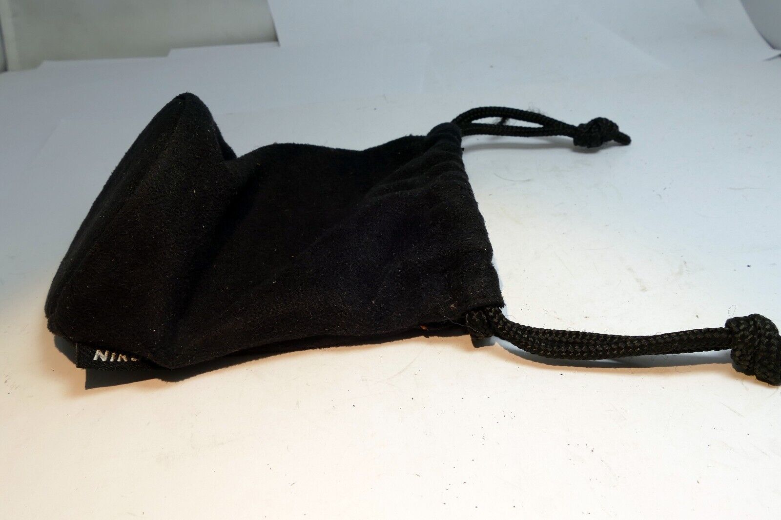 Nikon CL-0915 Black Soft Lens Case Pouch for 55-200mm 18-135mm 18-140mm ED AF-S