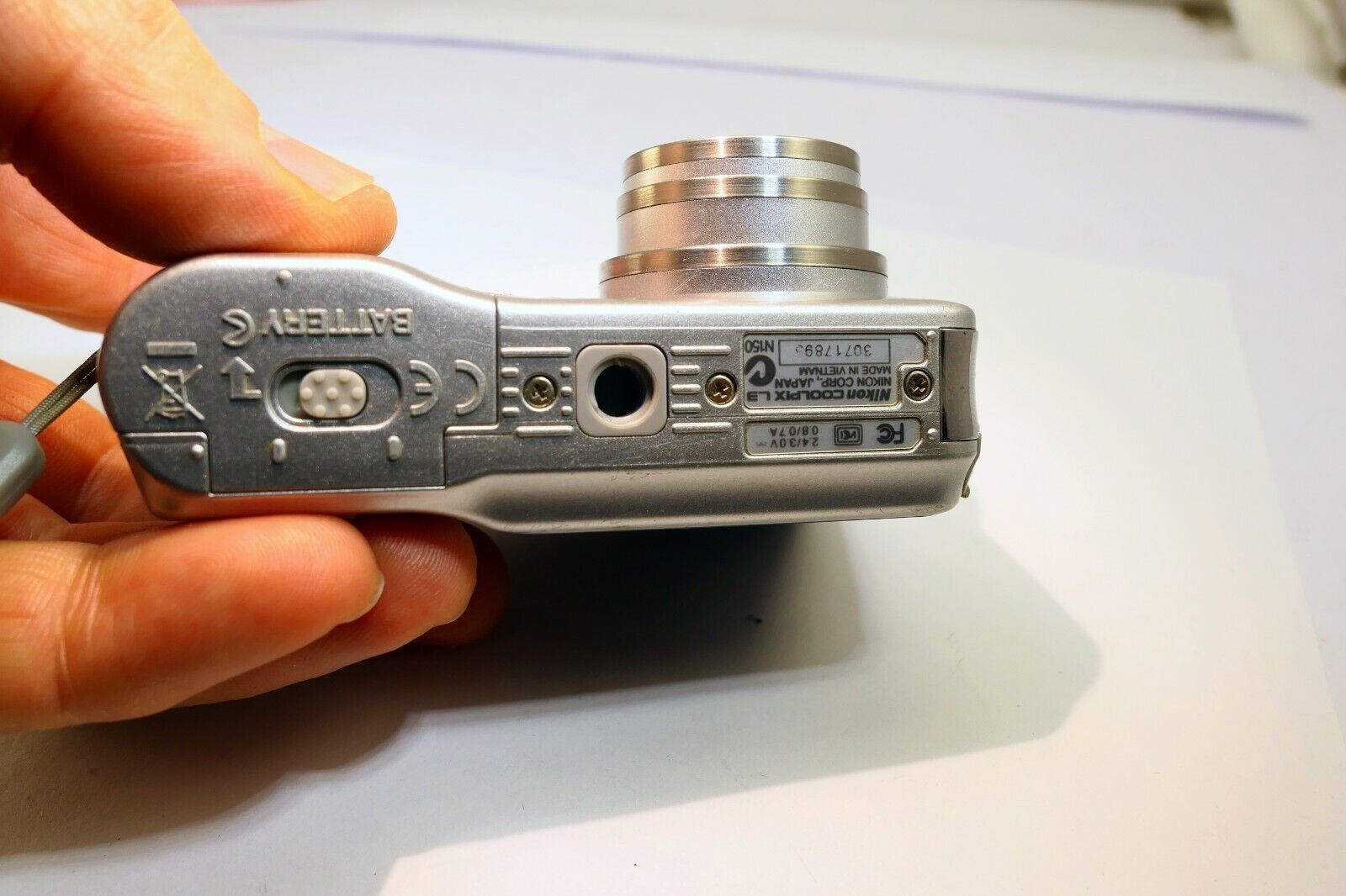 Nikon COOLPIX L3 5MP Digital Camera Silver - AS IS parts or repair does not work