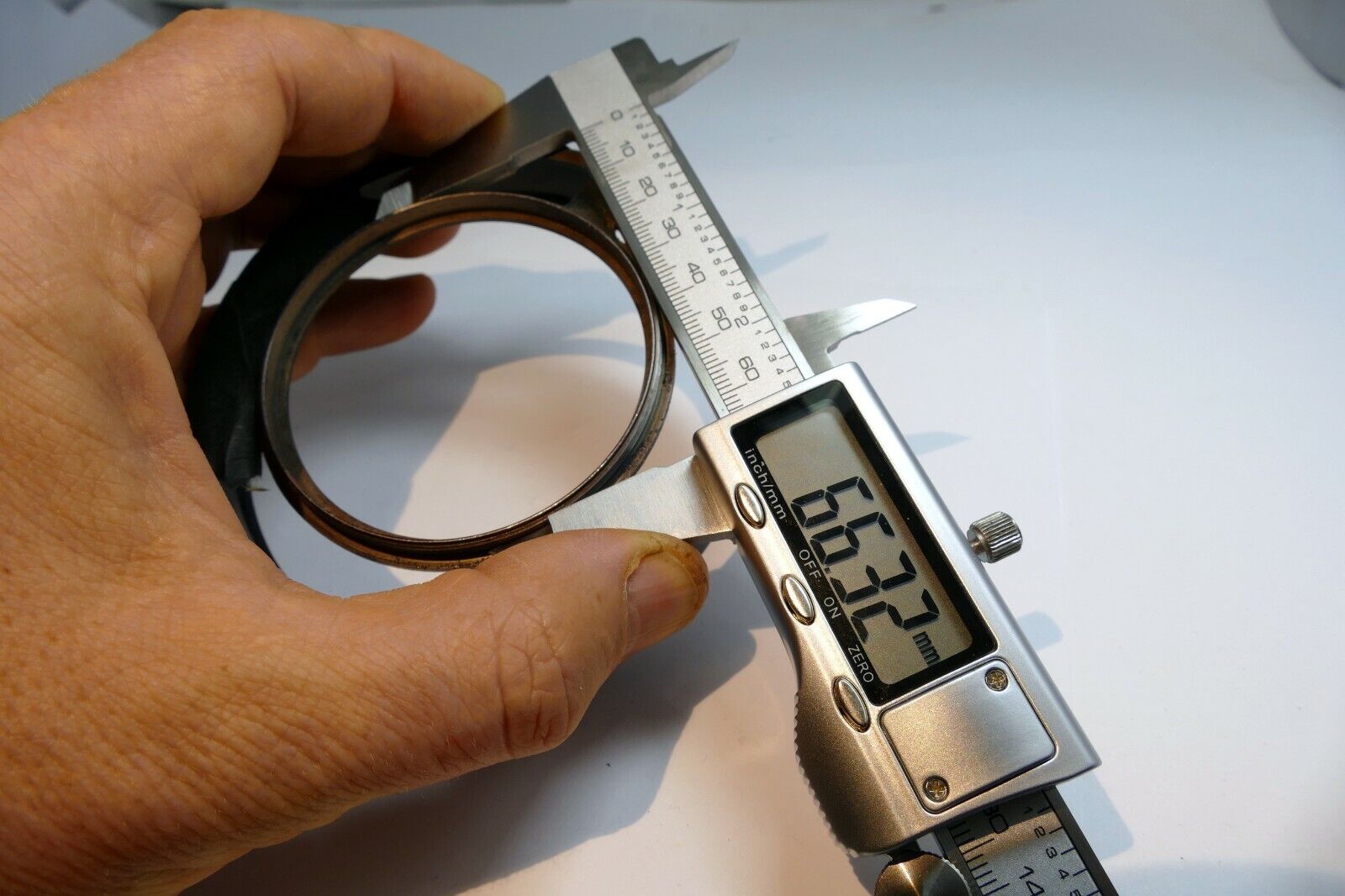 66mm OD Vented Lens Hood Shade screw in threaded male series VIII