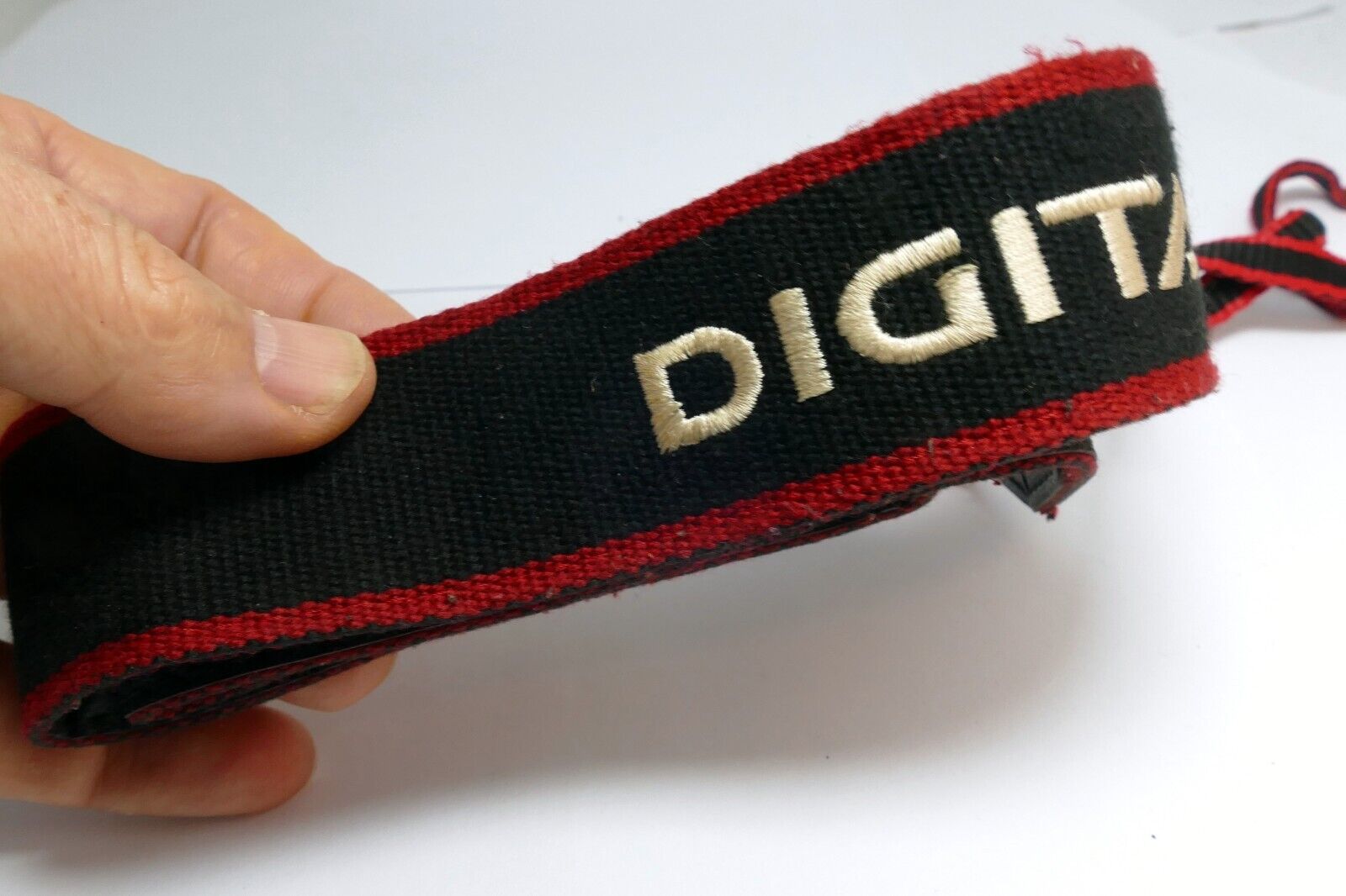 Canon EOS SLR Digital Camera Neck Shoulder Strap Red-Black Strip - Genuine OEM