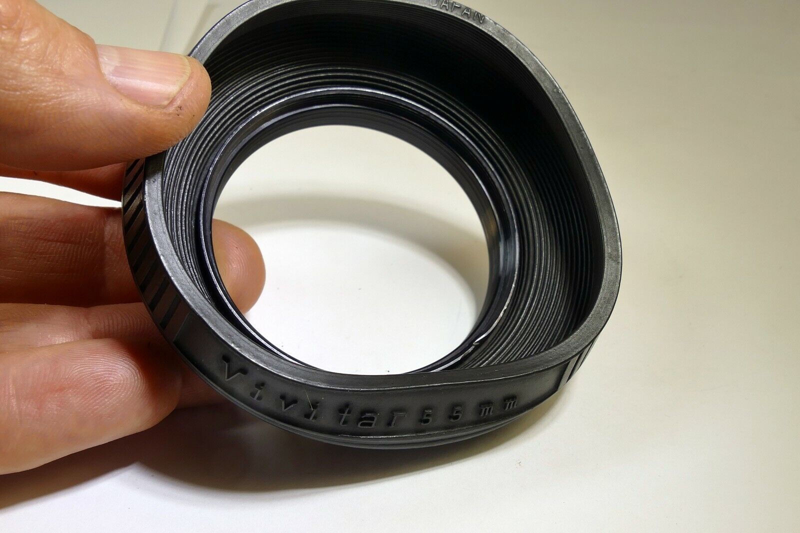 55mm screw in Vivitar Rubber Lens Hood Shade  (poor conditon)