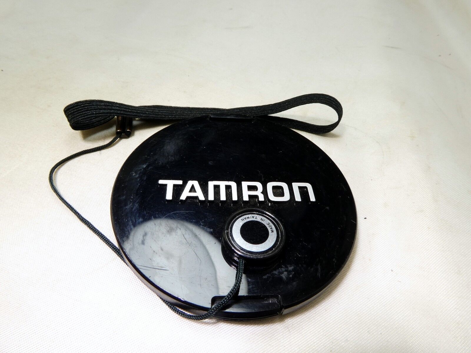 TAMRON Front Lens Cap 67mm snap on type with keeper string