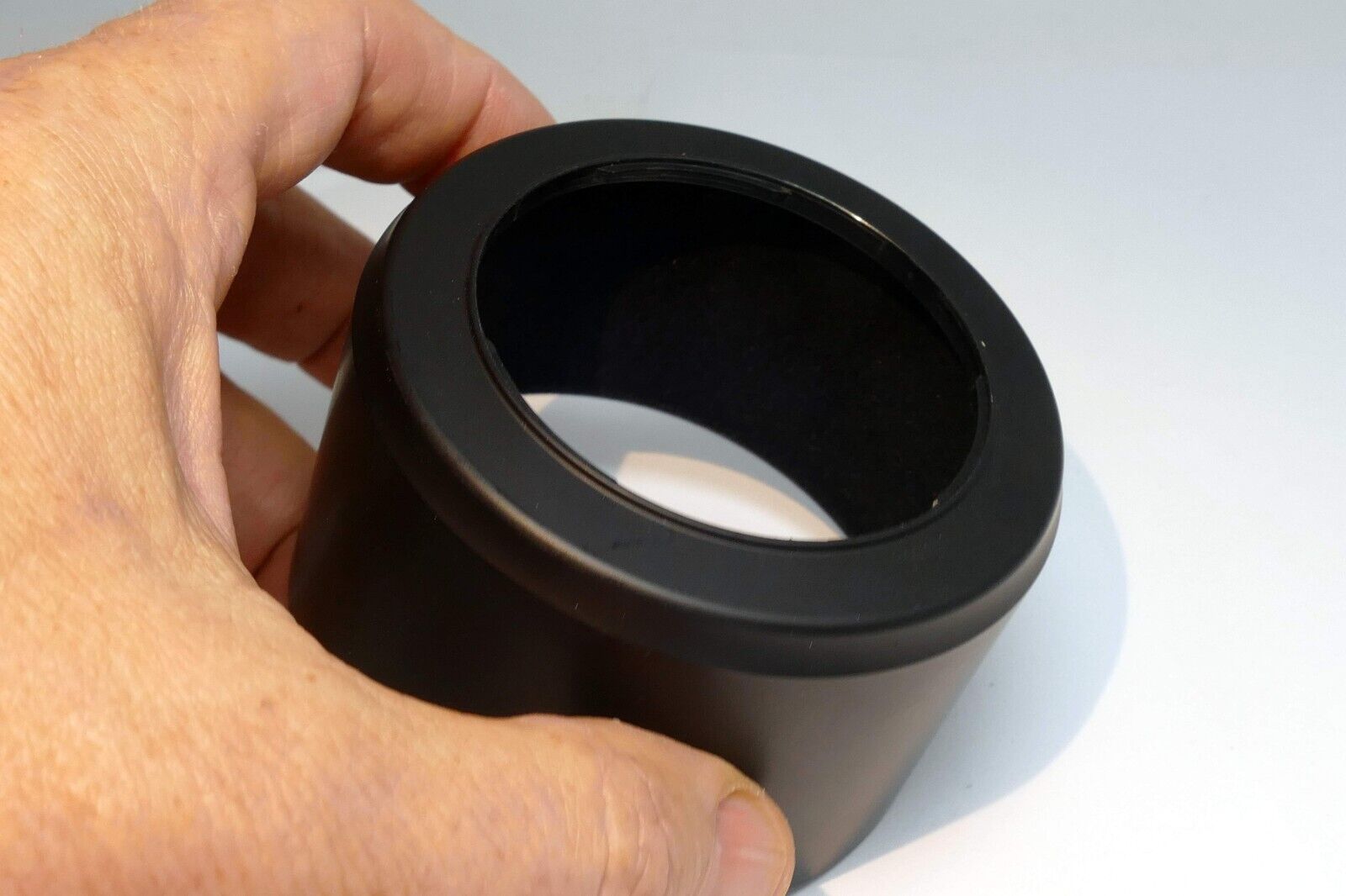 Plastic  52mm Lens Hood twist on type