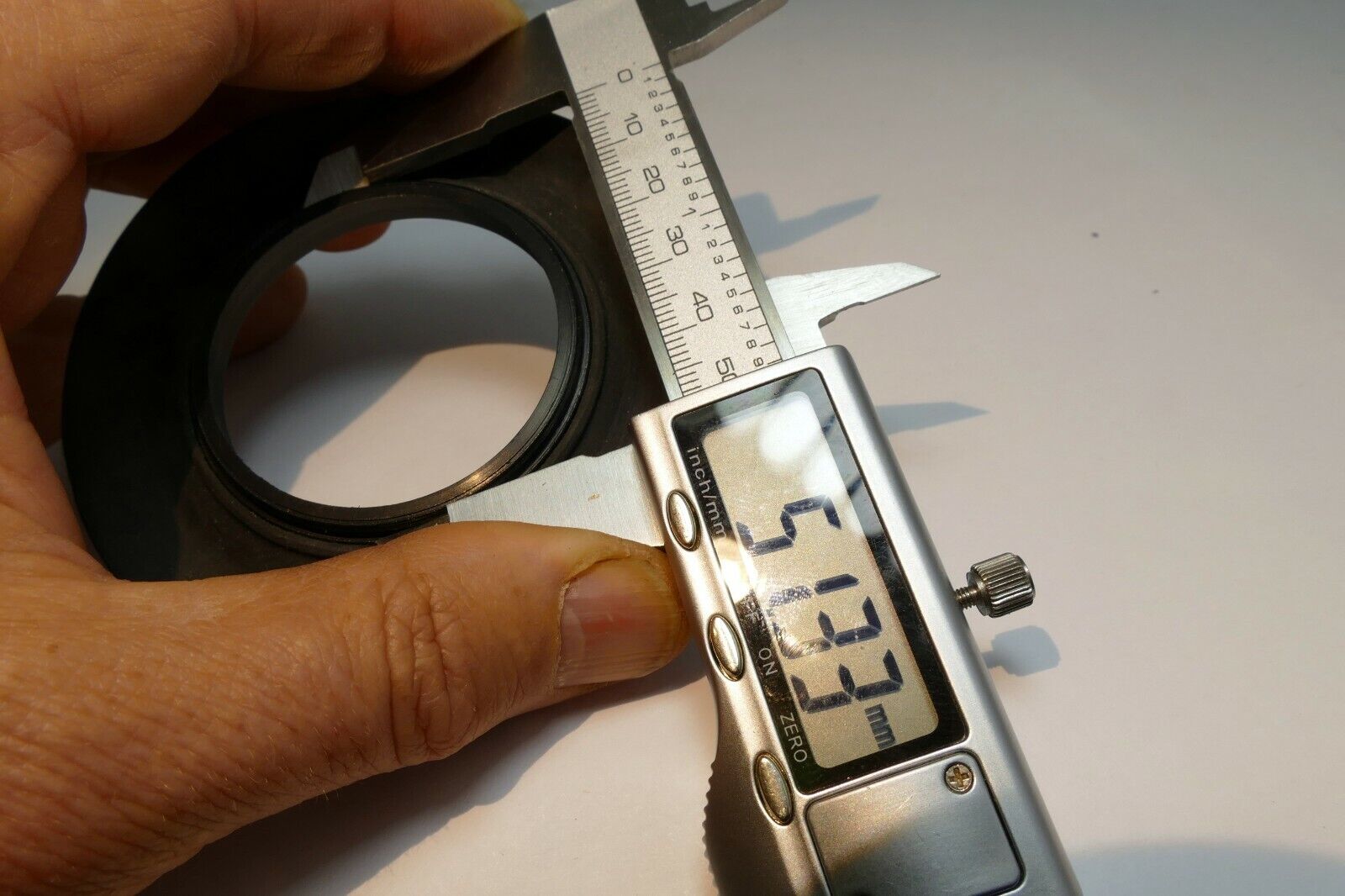 Rubber Lens Hood for 52mm rim (screw in type)  for wide angle lenses