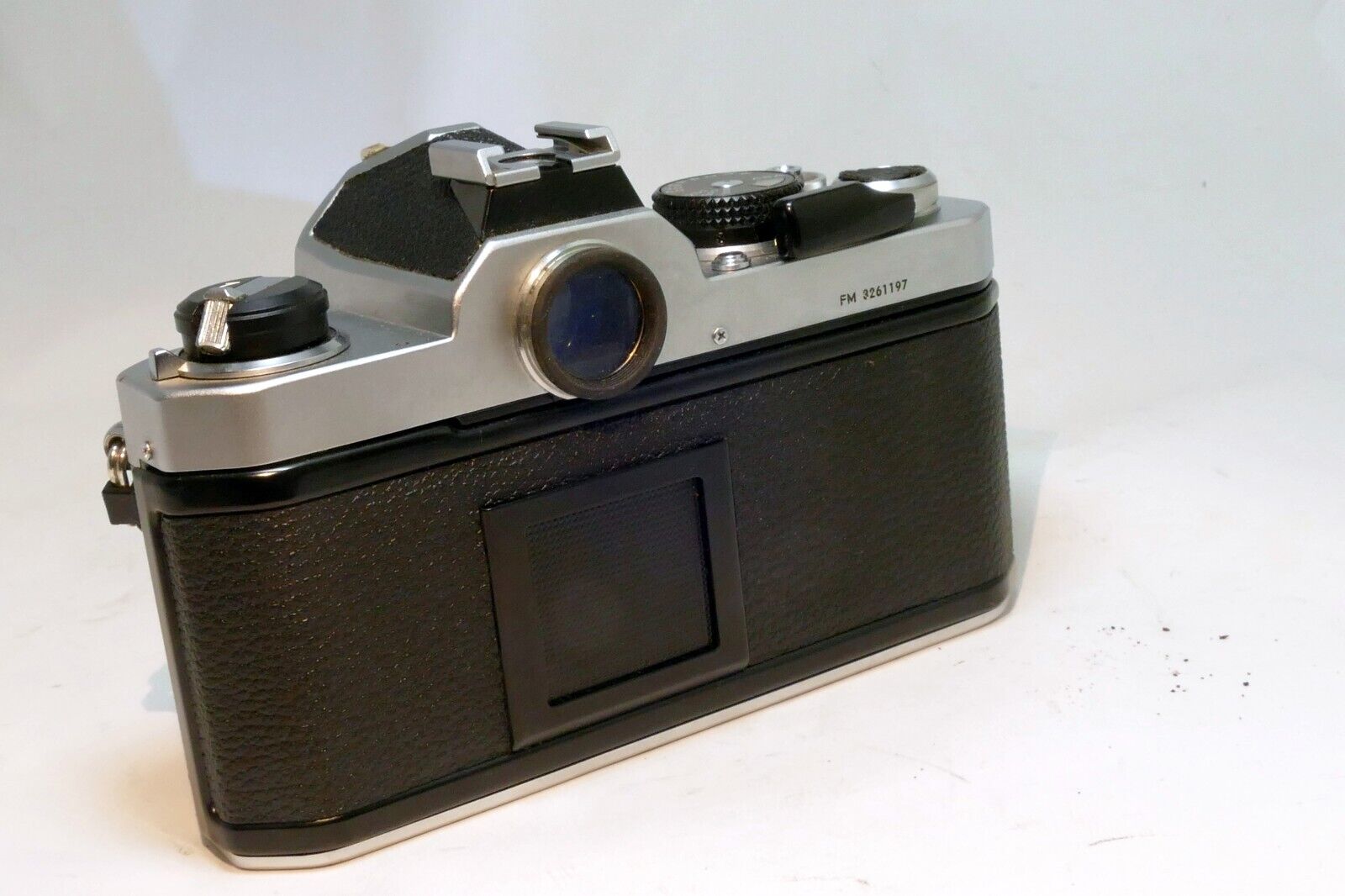 Nikon FM 35mm SLR Film Camera w/ issues with light meter - Free Shipping USA
