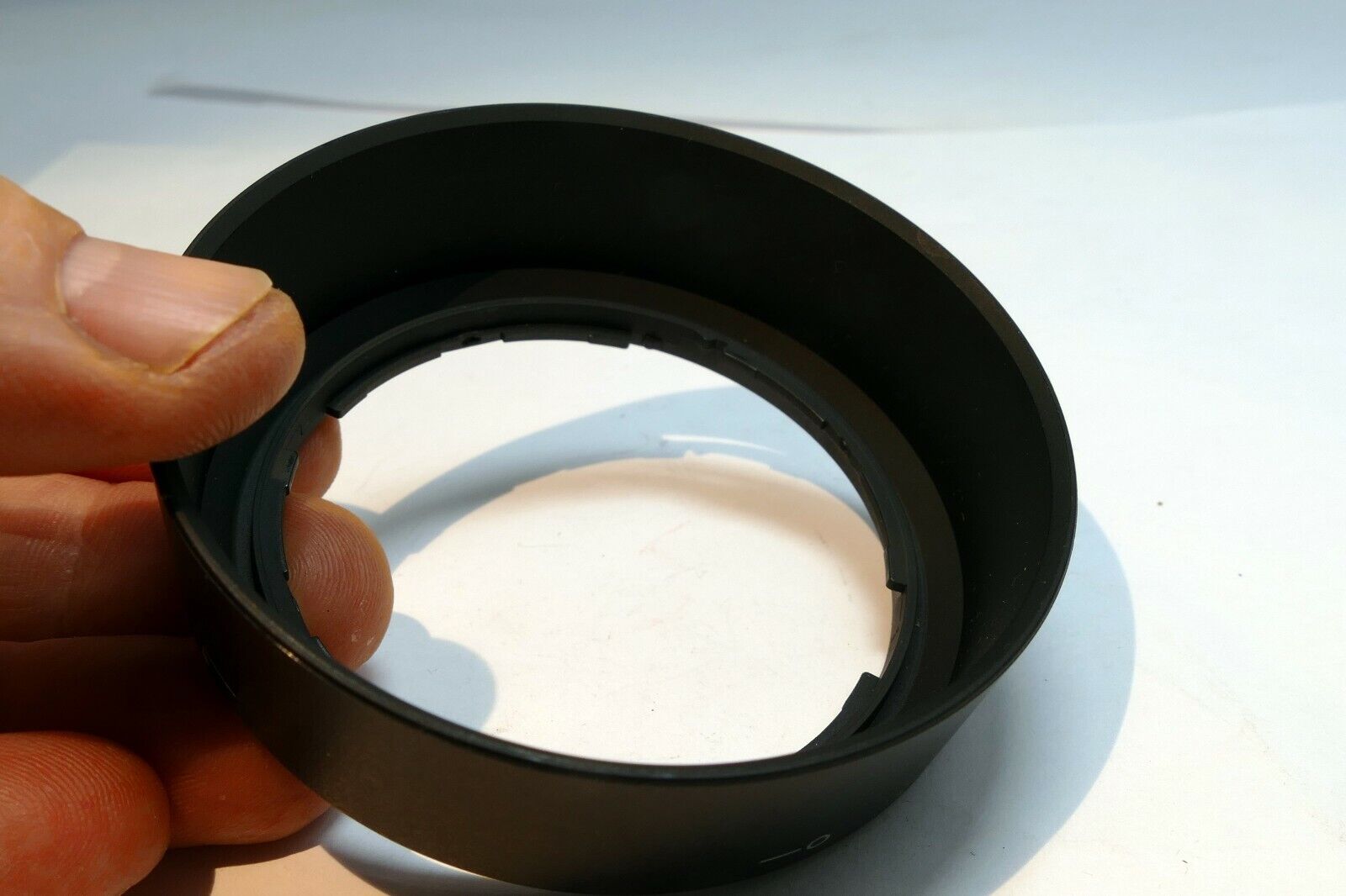 Nikon HB-46 Lens hood Shade for 35mm f1.8 G DX Nikkor  Genuine OEM AF-S