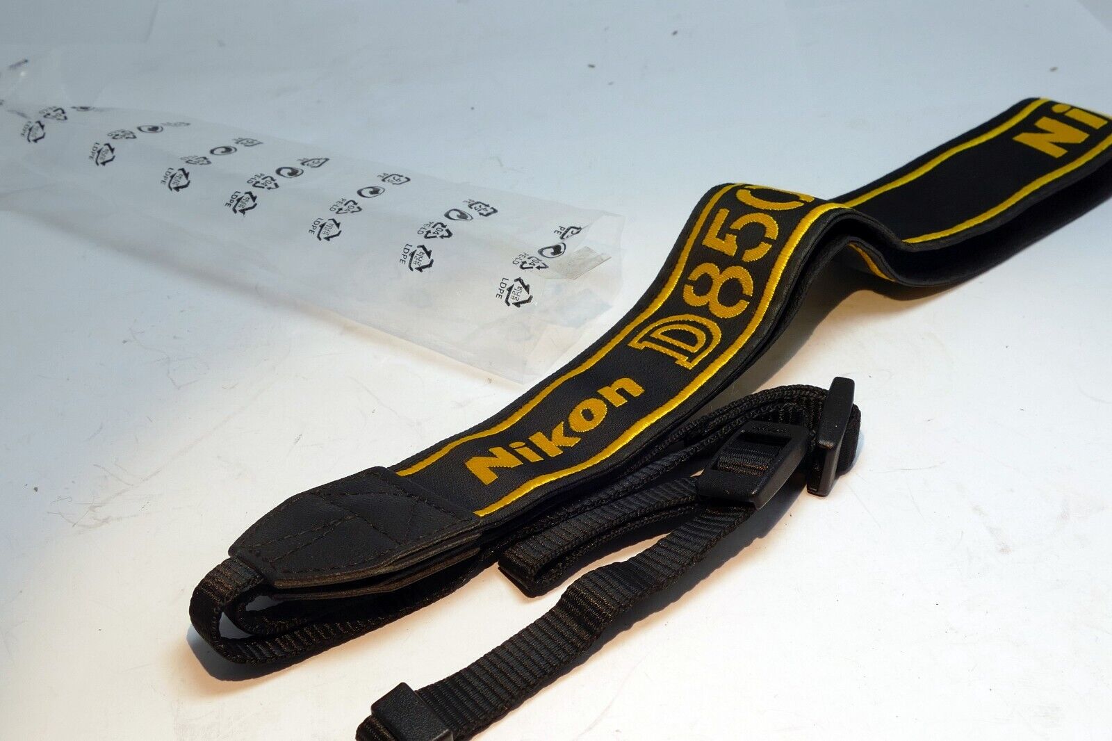 Nikon D850 Camera Shoulder Strap D-850 AN-DC18   - OEM Genuine