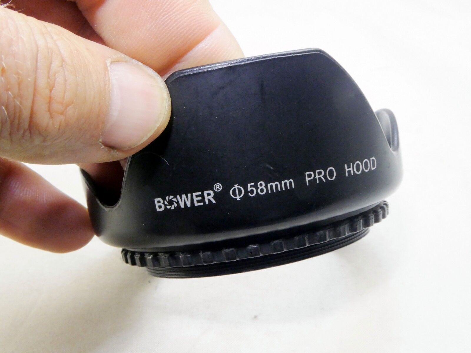 58mm Petal shaped Lens Hood screw on type for  18-55mm IS lenses