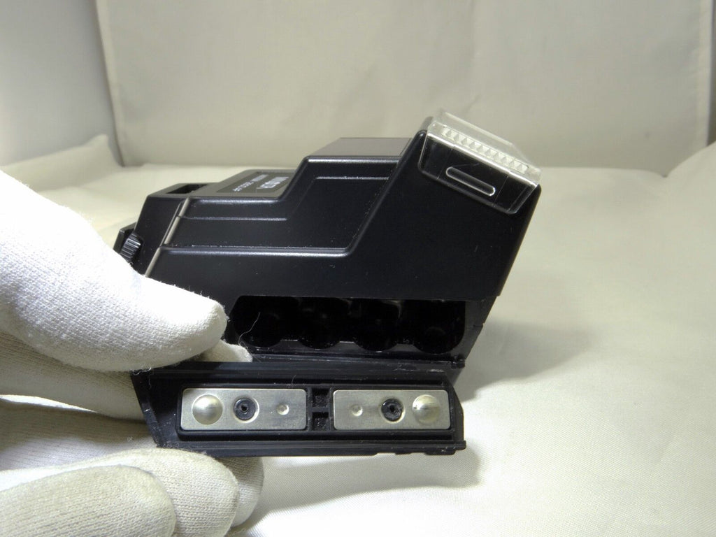 Minolta Maxxum 2800 AF Flash with wide angle adapter diffuser