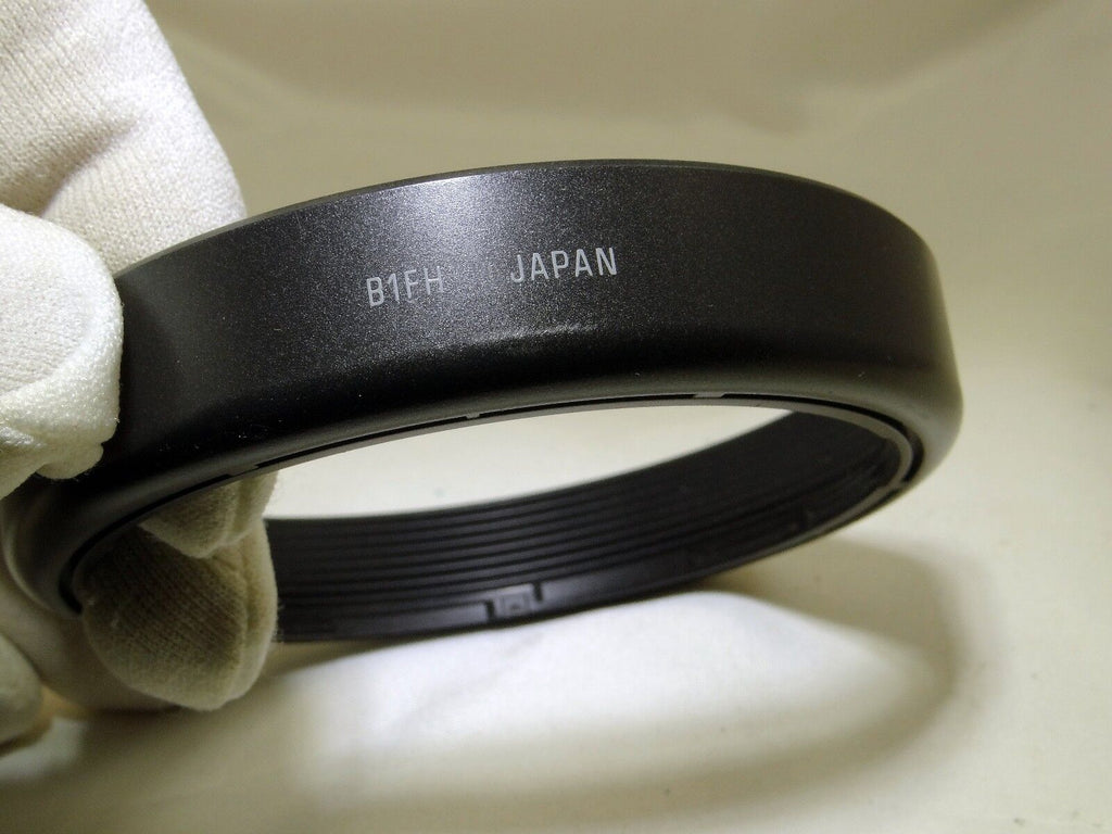 Tamron B1FH plastic Lens Hood Made in Japan for  for 28-200mm f3.8-5.6 AF zoom