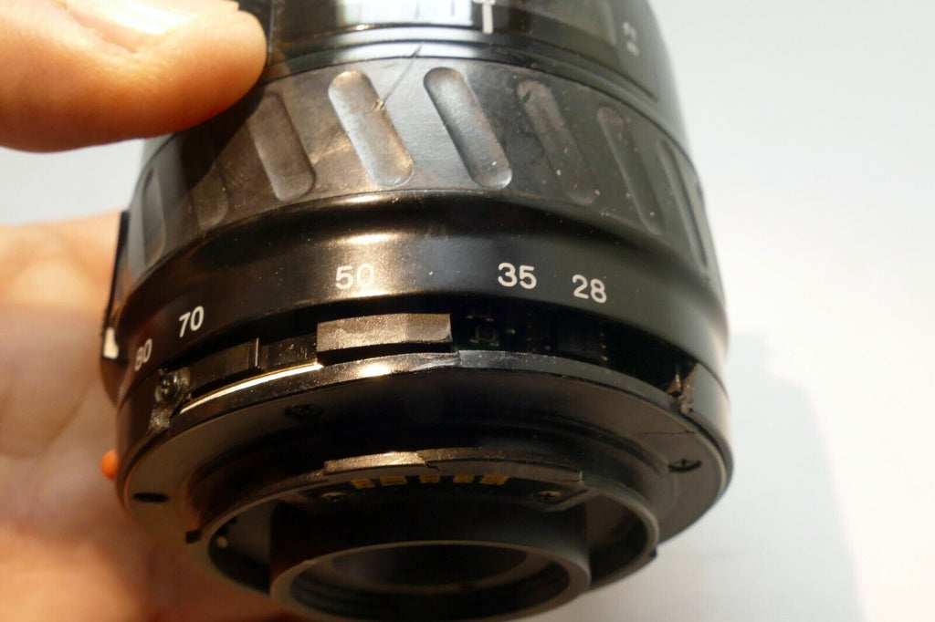 Minolta 28-80MM f/4-5.6 Macro AF Lens Maxxum - with broken mount - works