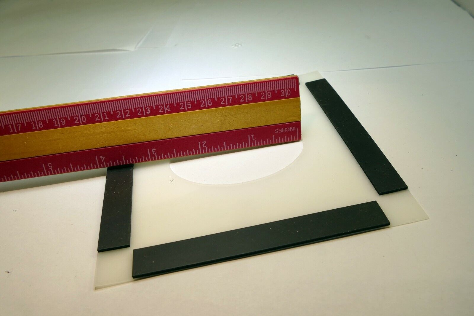 Lindahl Vignette White Mask 5X5" square 2.5" Large Oval with magnetic frame