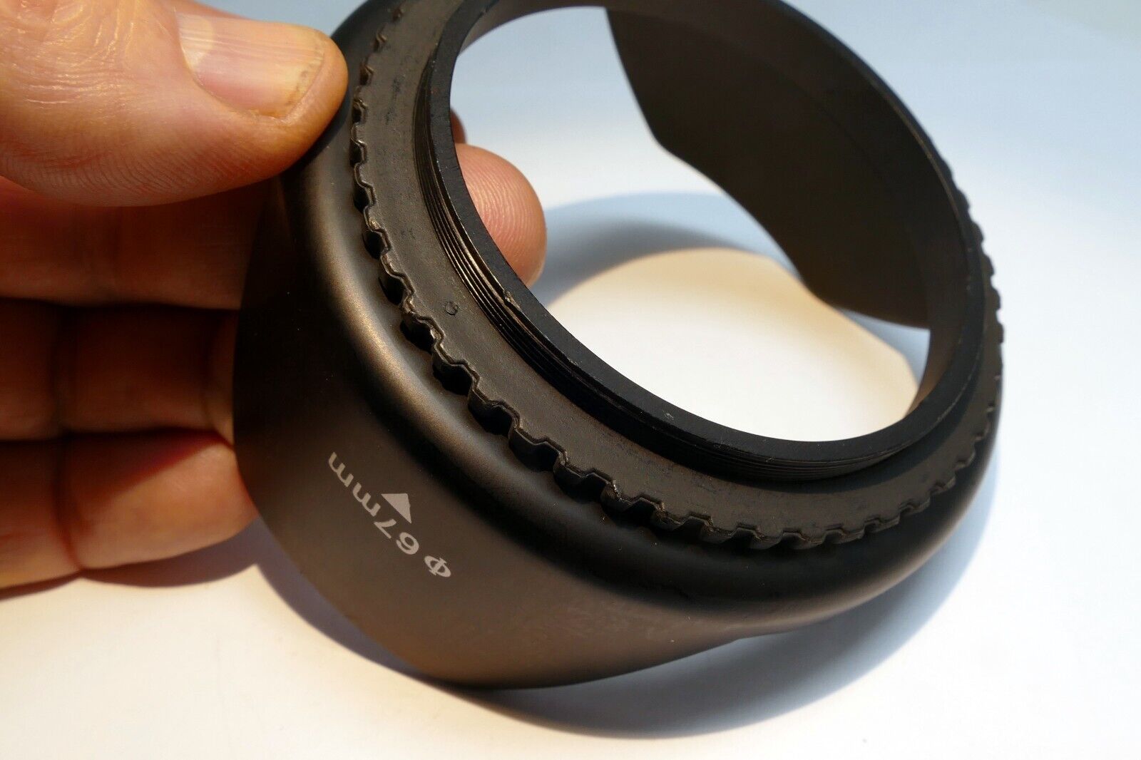 67mm Lens Hood  Shade threaded screw in plastic for 18-200mm