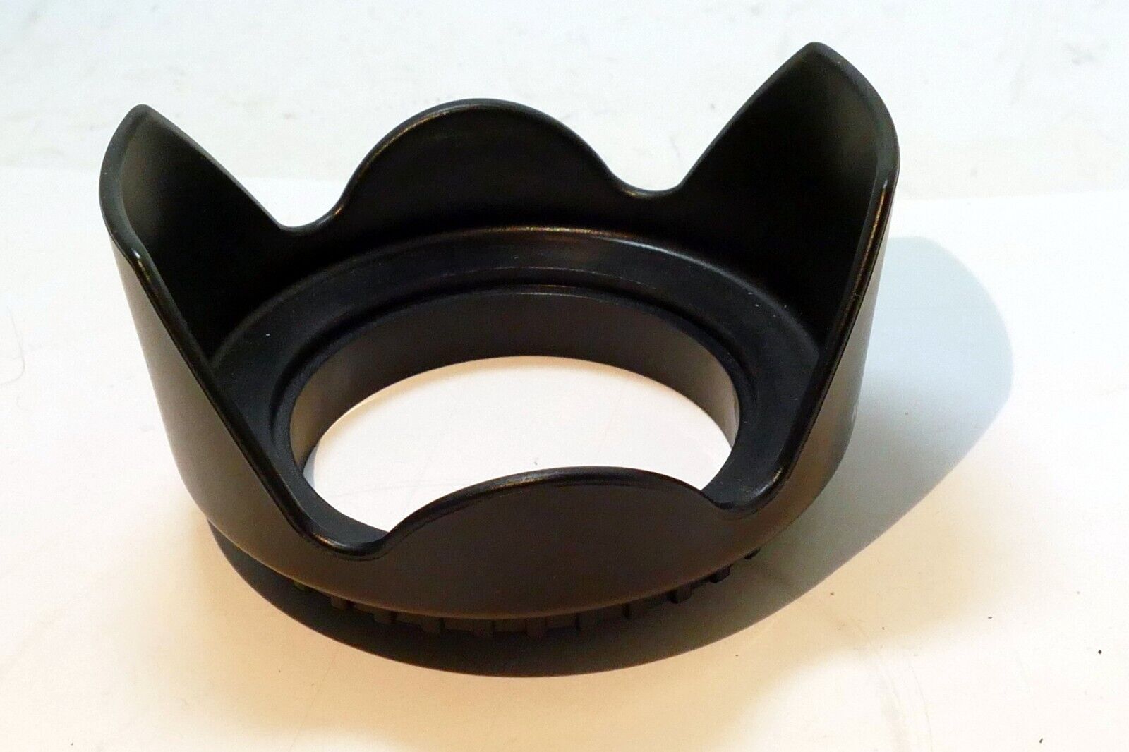 52mm Lens Hood Shade Petal Plastic screw in for 50mm f1.8