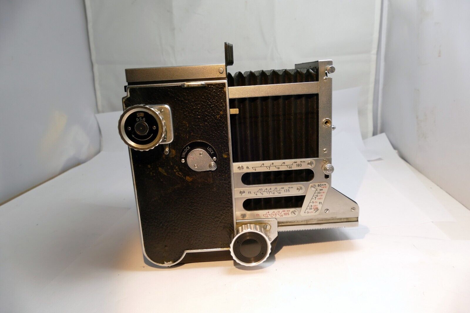 MAMIYA Mamiyaflex Professional TLR Film Camera Body - missing film back plate