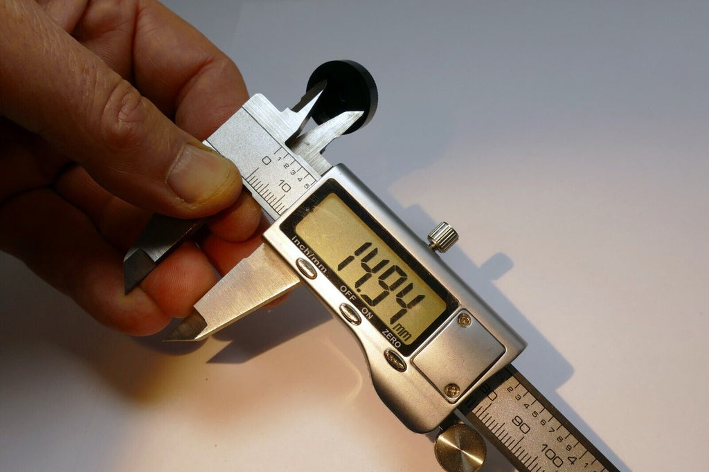 Ichizuka  15mm Screw-in Plastic Lens Front Cap for  1 1/2"  8mm f1.9 C-mount