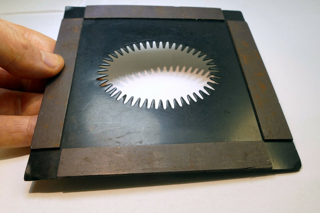 Lindahl Vignetter Mask 5X5" square bellows 2.5 Large Oval with magnet frame