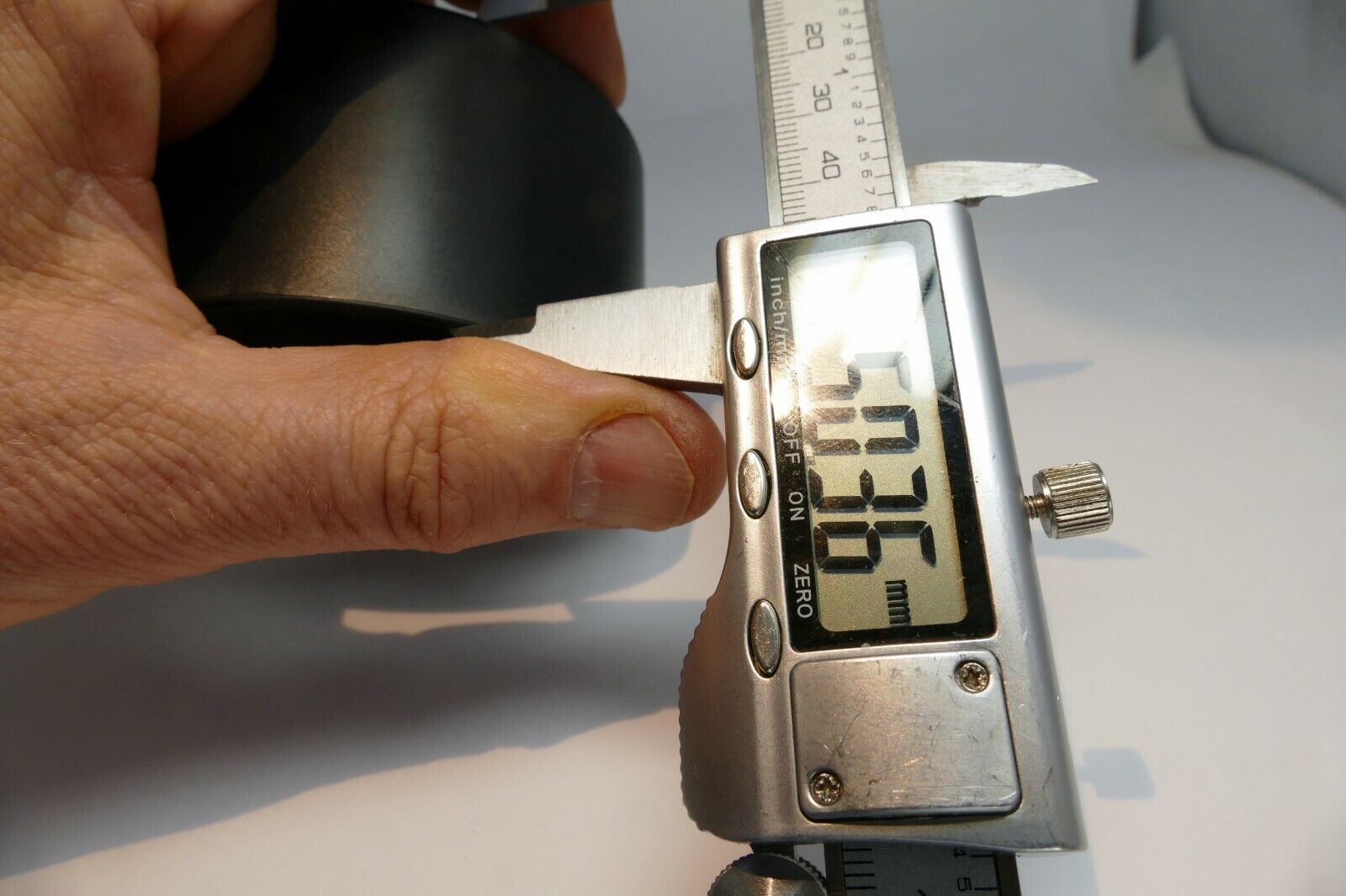 70mm ID Twist on Lens Hood Shade telephoto unknown brand