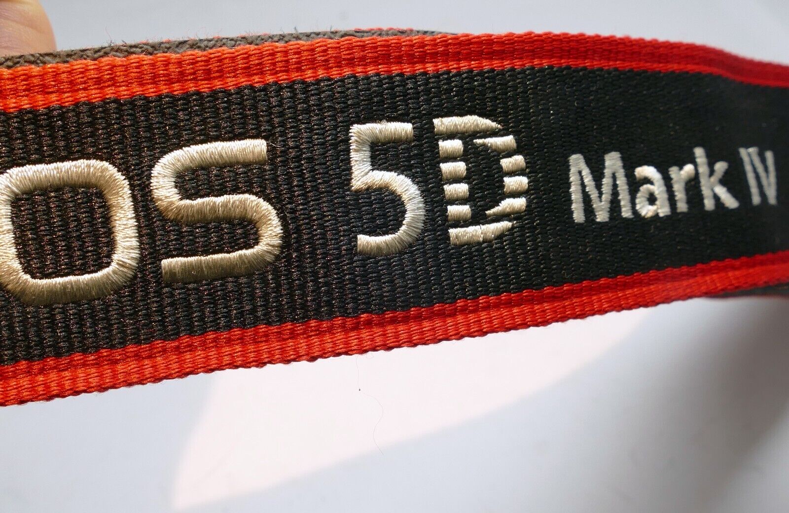 Canon EOS 5D Mark IV  Digital Camera Neck Shoulder Strap Black-Red - Genuine OEM