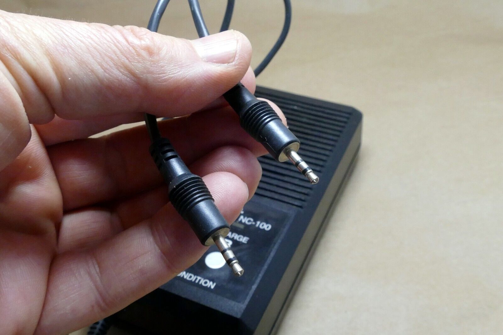 Nikon NC-100 Quick  Battery charger