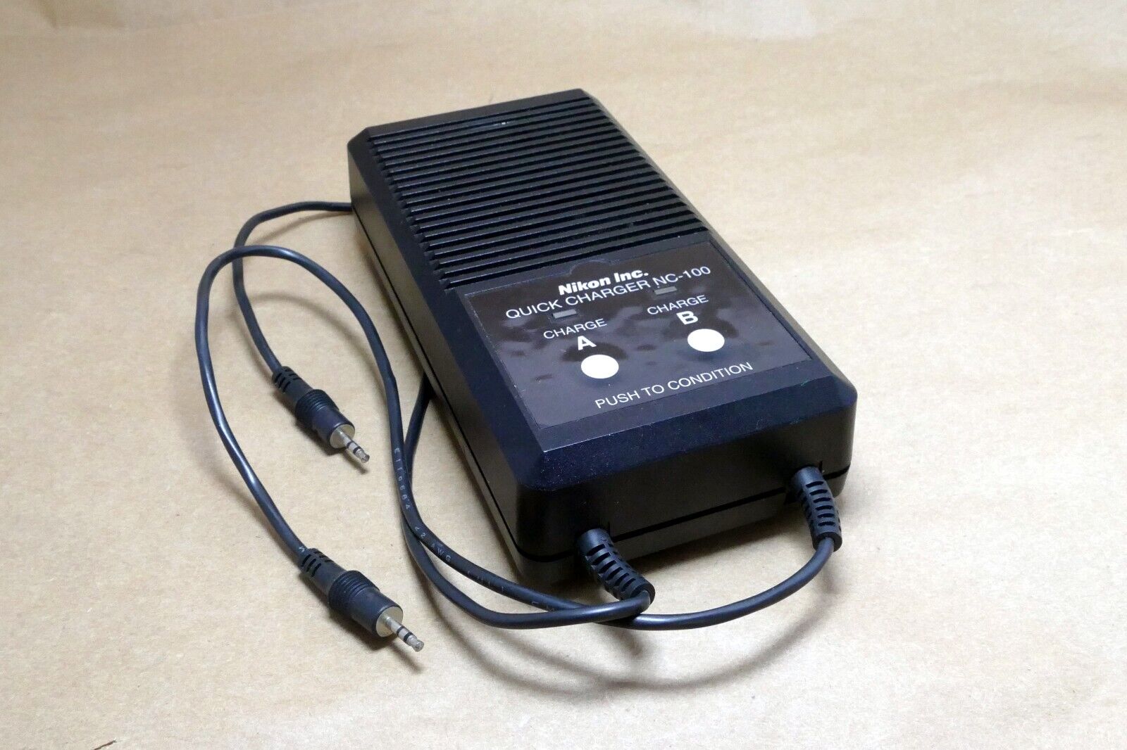 Nikon NC-100 Quick  Battery charger