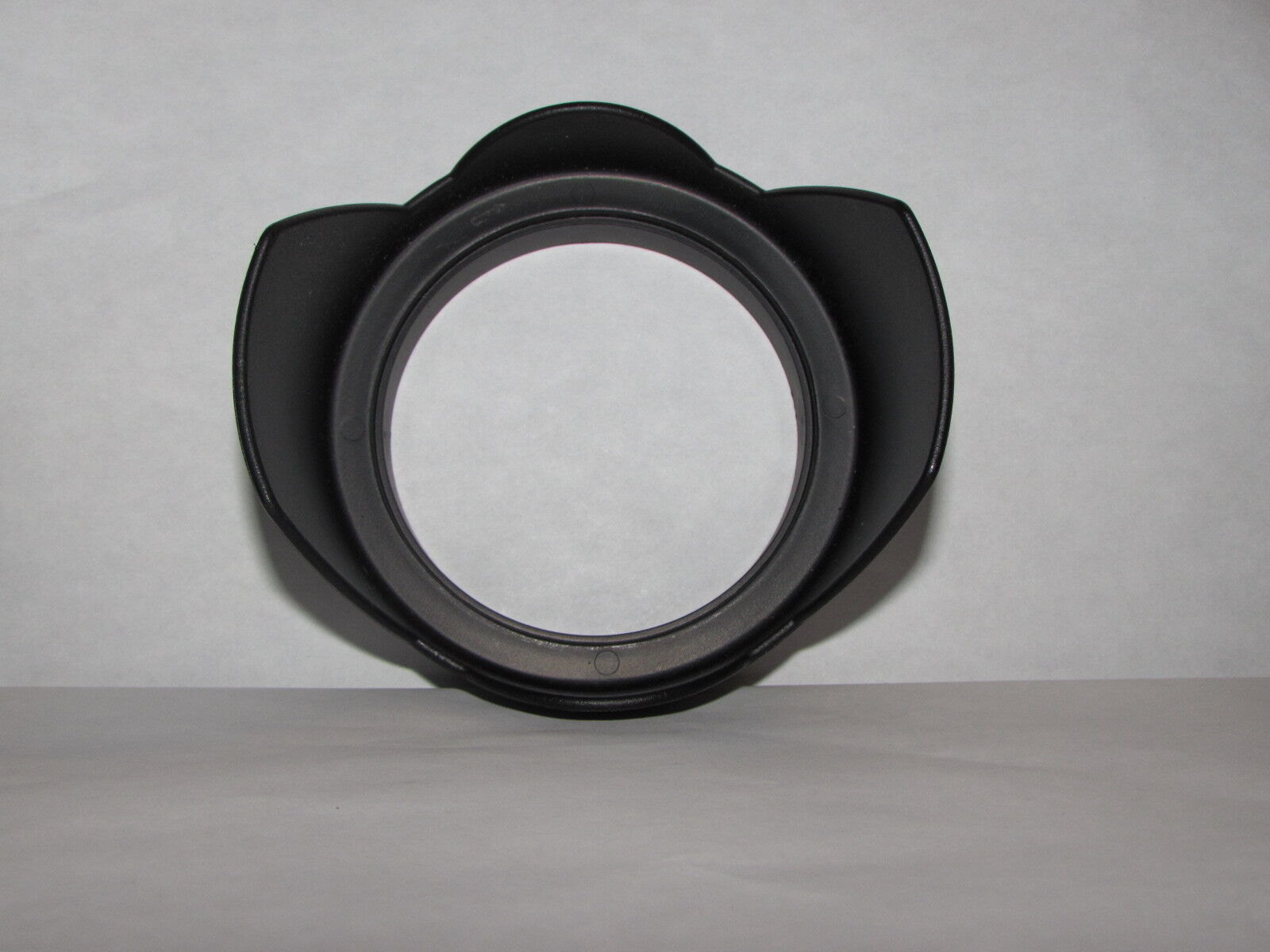 Used ProDigital 77mm Lens Hood screw in type for 18-200mm B20531
