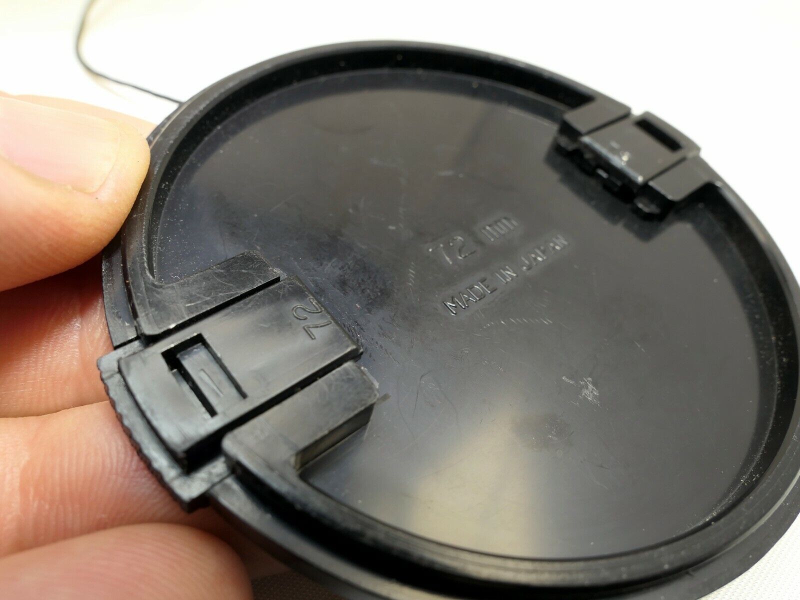 Sigma  72mm Lens Front Cap snap on with keeper string type for APO