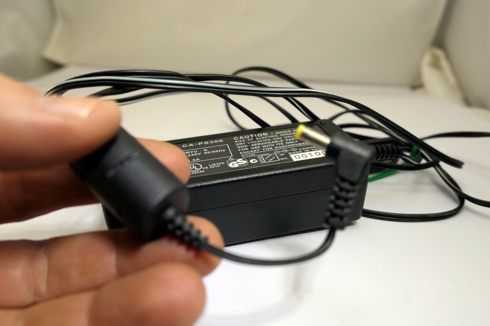 Canon CA-PS300 AC Power Adapter 100-240V Genuine OEM 3.6V 1.5A