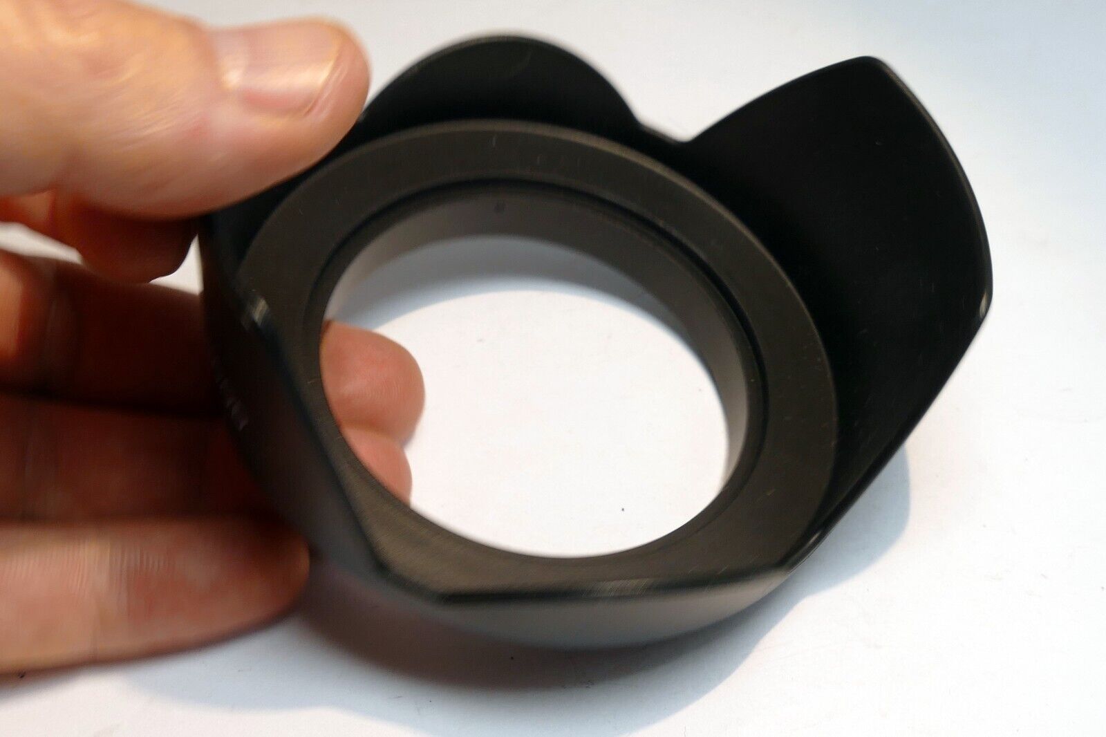 67mm OD Lens Hood Shade  threaded  petal plastic
