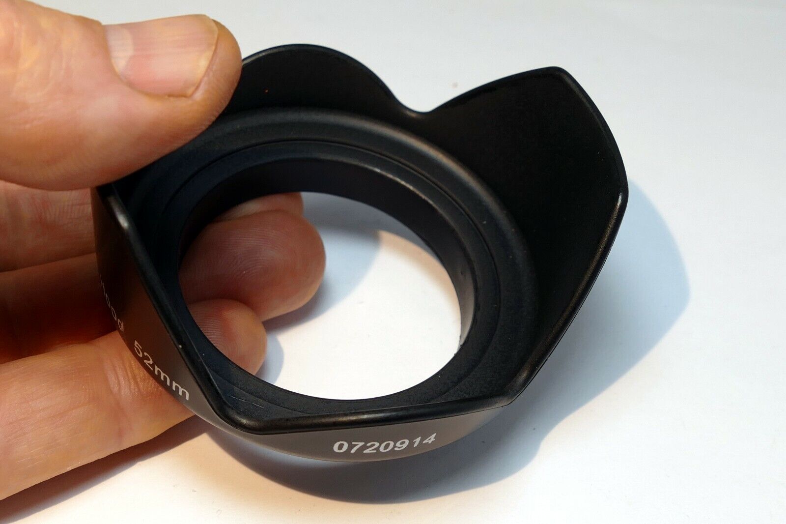 Pro Digital 52mm Petal Shaped Plastic Lens Hood screw in type for 18-55mm zoom