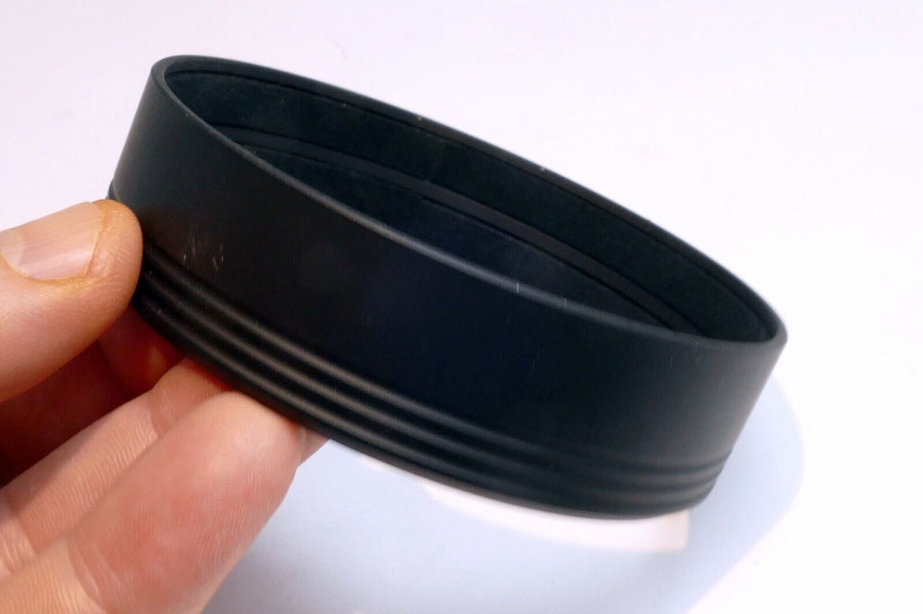 Shade Lens Hood adapter with 82mm threads in the front