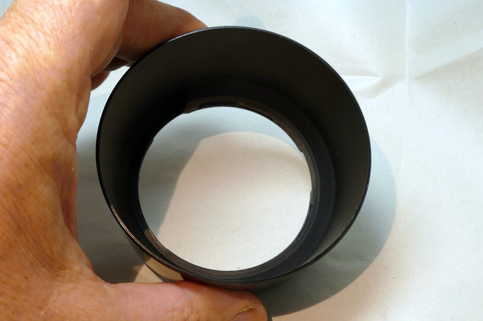 Tamron B4FH Plastic Lens Shade Hood for   70-300mm F4.5-5.6 AF (58mm)