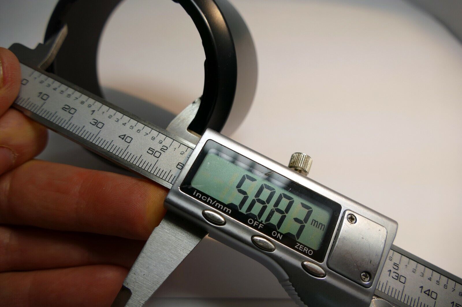 65mm ID plastic Lens Hood unknown brand  twist on type for telephoto