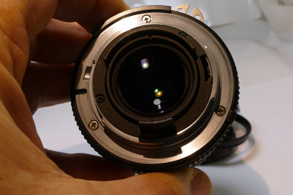 Nikon Ai-s AIS 24mm f2 wide angle prime manual focus lens f2.0 - Mint condition
