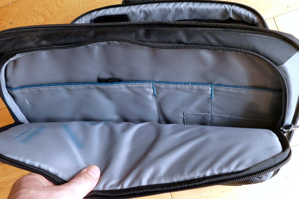 Case Logic 14" 15" 15.6" Laptop Attaché Bag in Black Sleeve SOFT CASE  06/09D