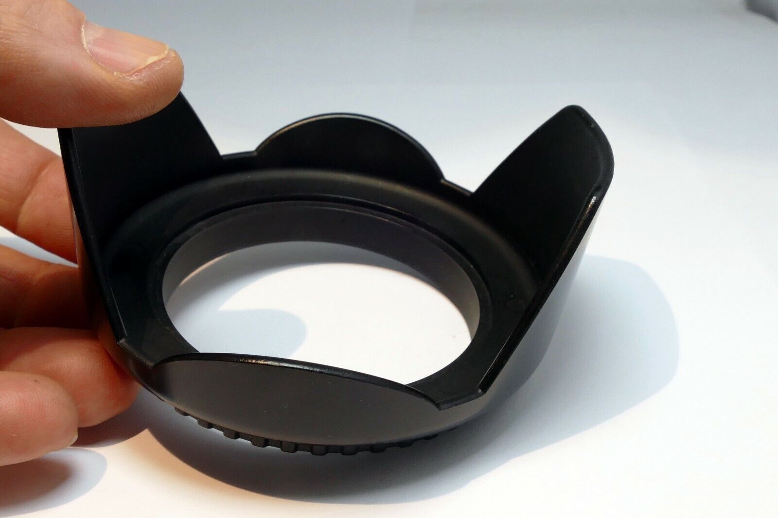 67mm Lens Hood Shade screw in petal  18-135mm