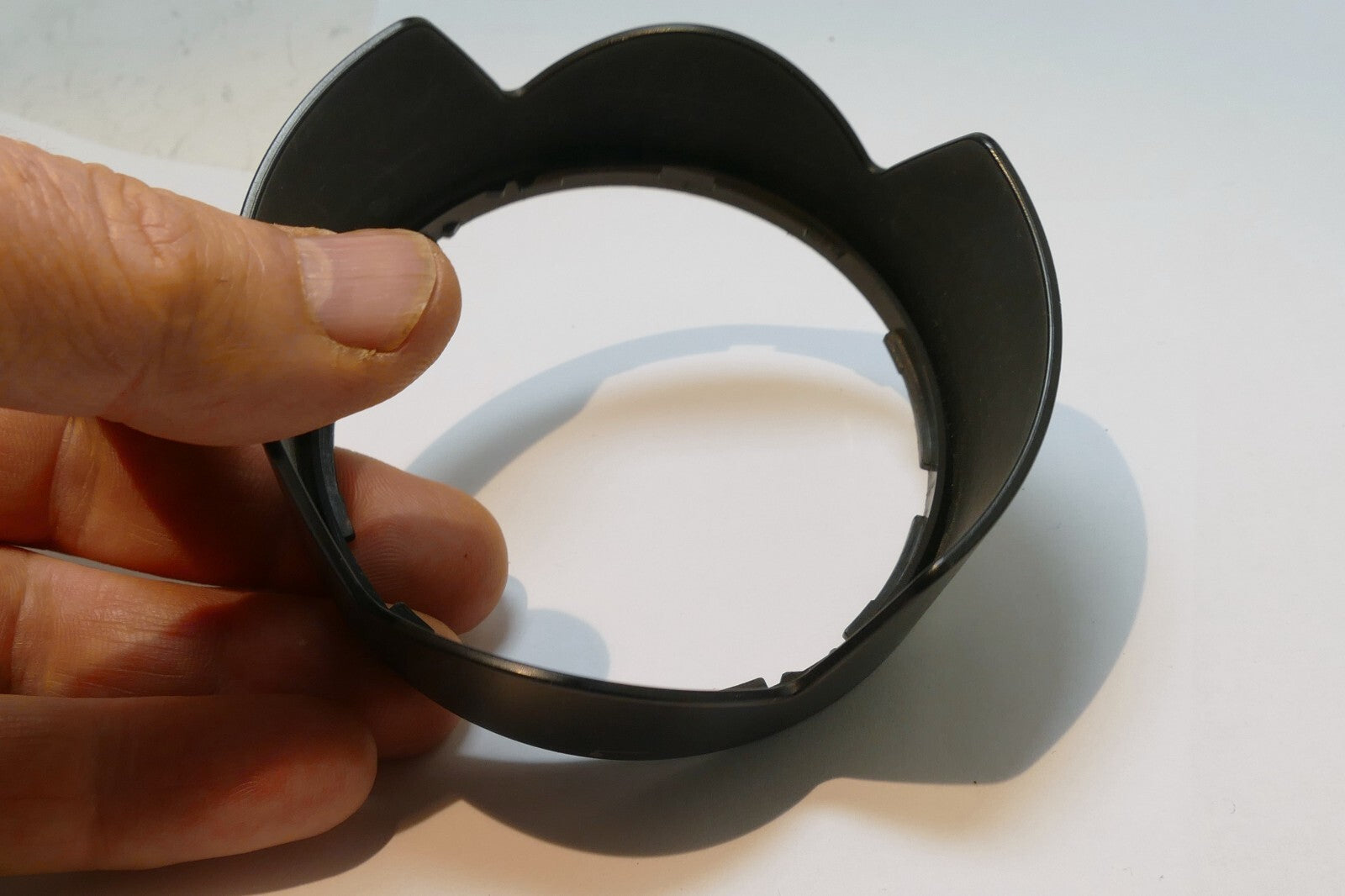Nikon HB-32 Bayonet Lens Hood AF-S NIKKOR 18-135mm 18-140mm  ED - OEM Genuine