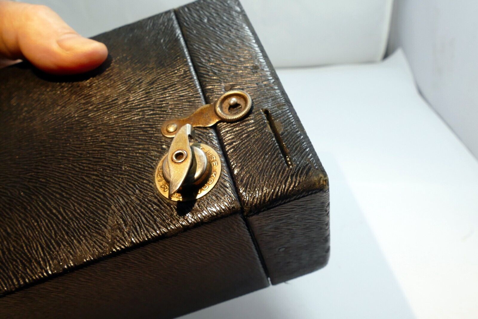 EASTMAN KODAK CARTRIDGE HAWK-EYE NO. 2 MODEL C BOX CAMERA