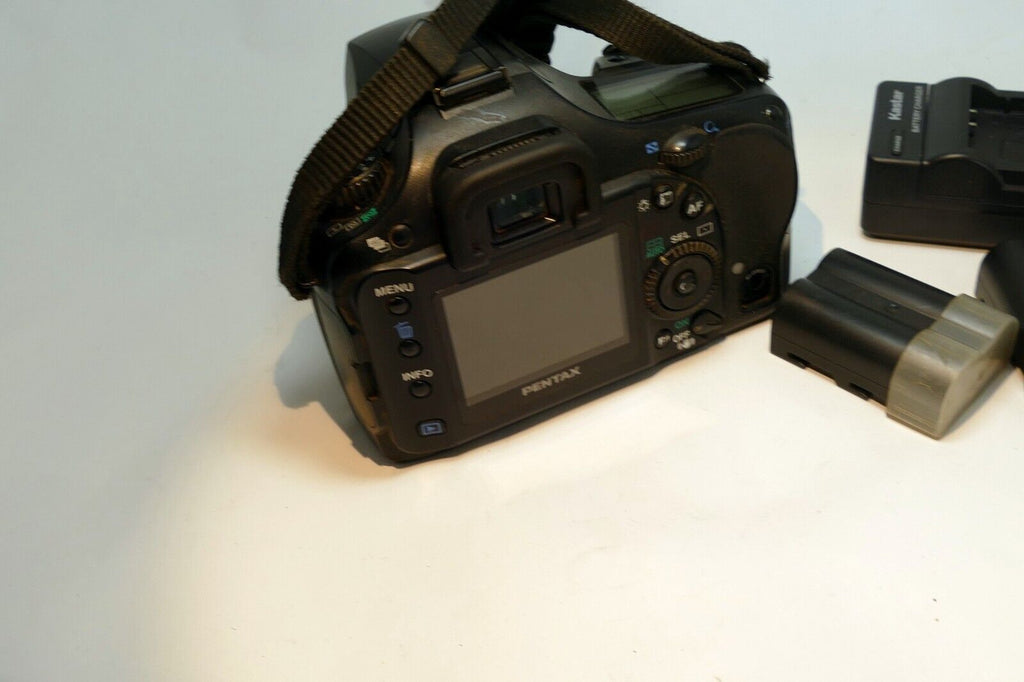 PENTAX Pentax K K10D 10MP Digital SLR Camera Body Only w/ charger battery