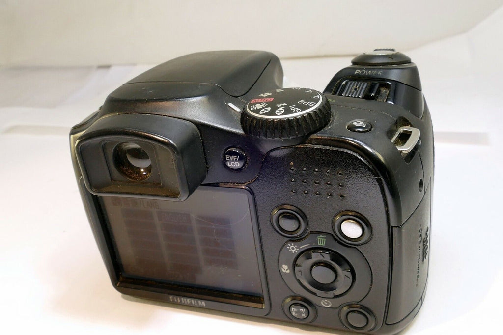 Fujifilm FinePix S Series S5700 7.1MP Digital Camera Black - AS IS parts repair