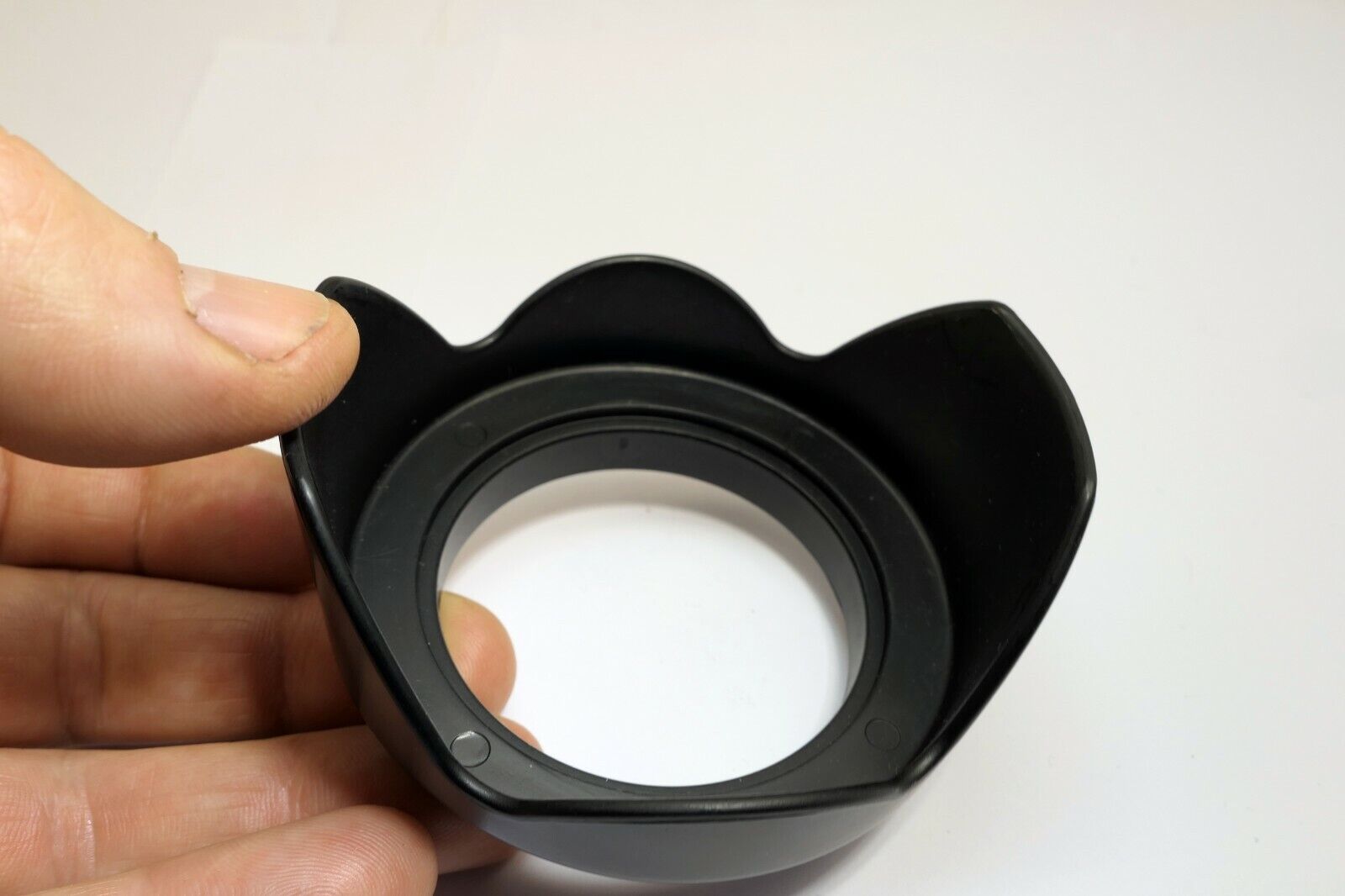 Bower Pro 58mm Petal Tulip shaped screw in Lens Hood Shade for 18-55mm IS EF-s