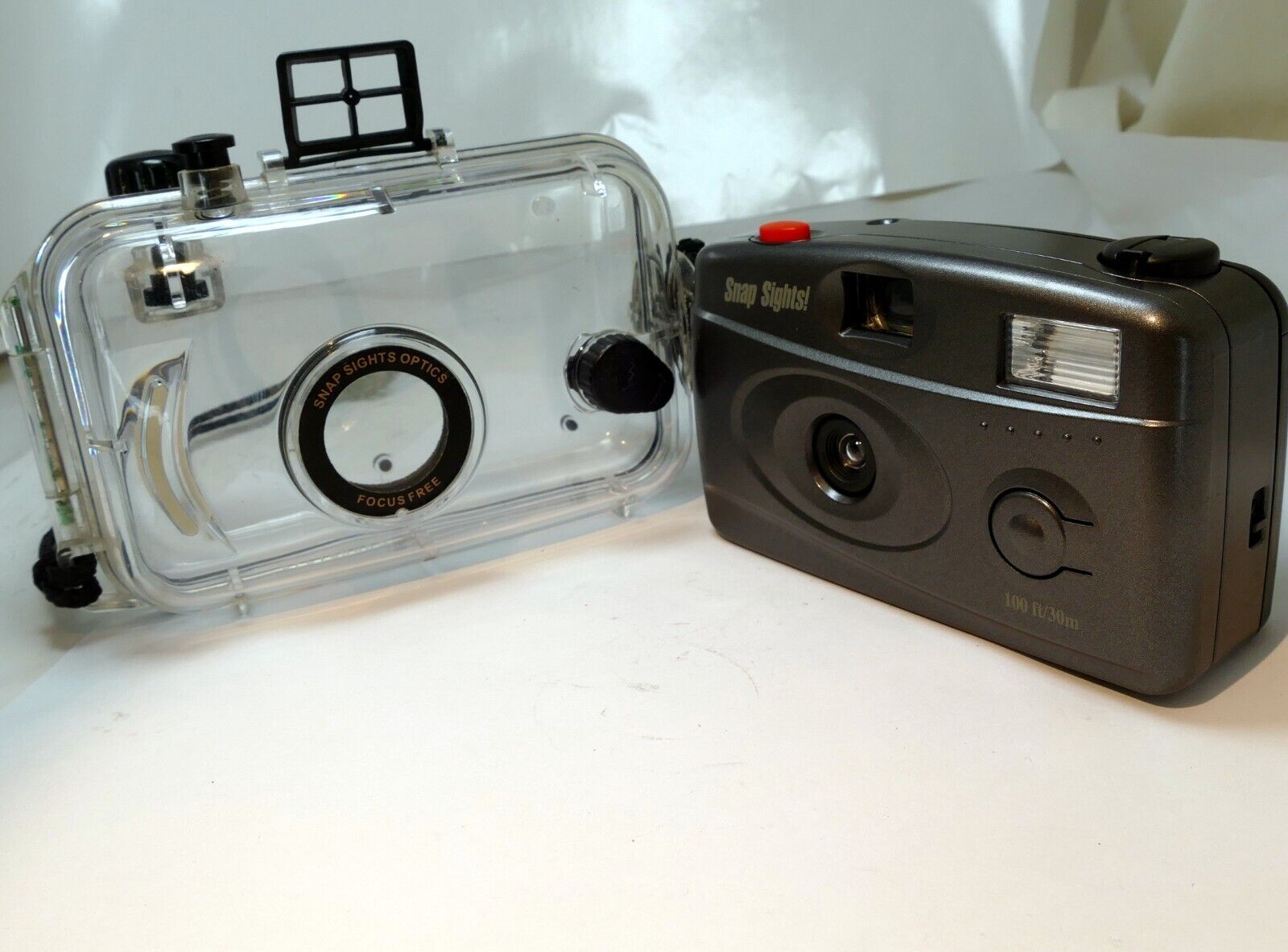 Scuba Diving Underwater 35mm Film Camera Waterproof to 100 Feet Reusable w/Flash