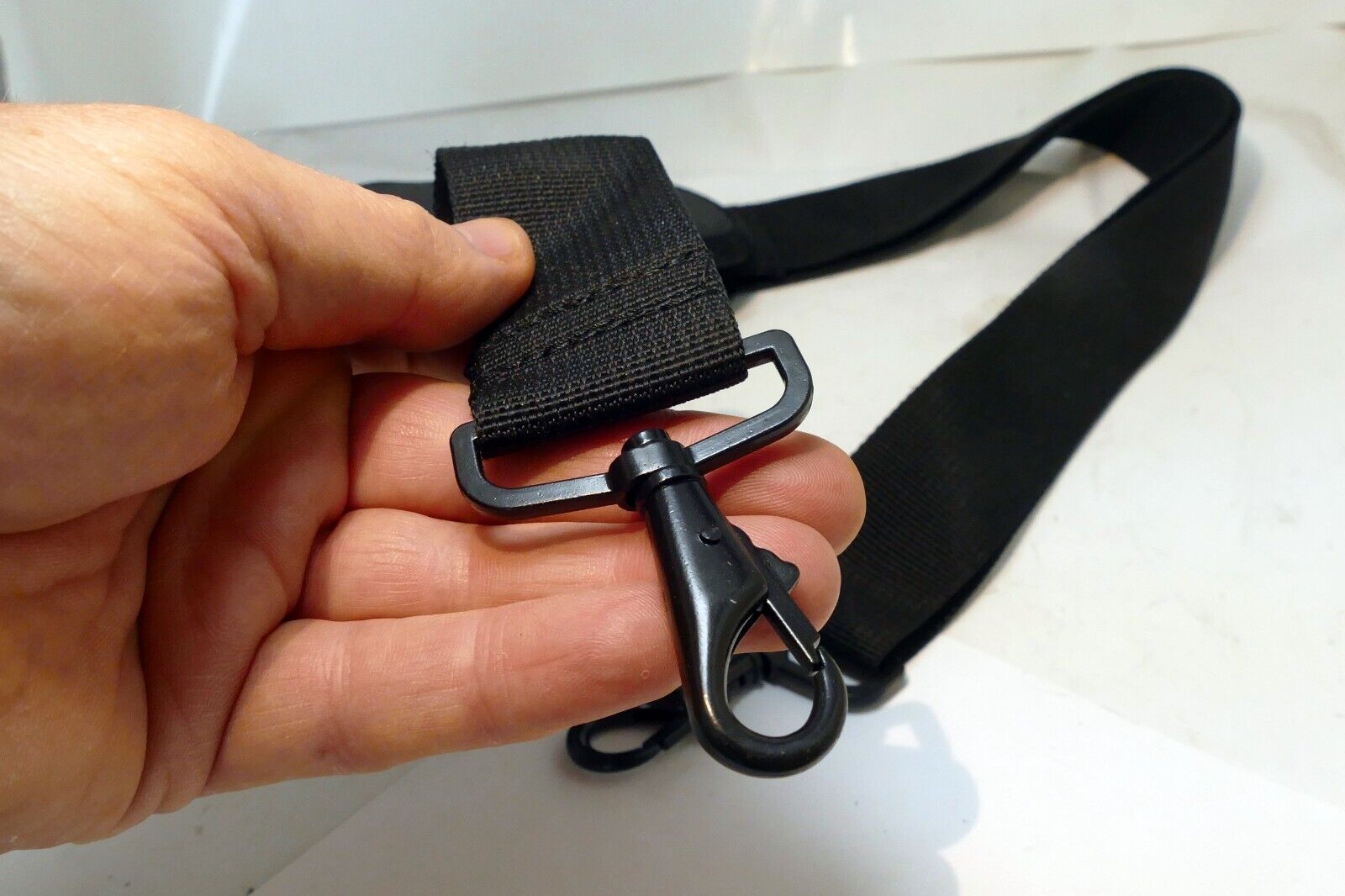 Black Shoulder Strap for tripod Manfrotto Gitzo - sturdy padded w/ metal clips
